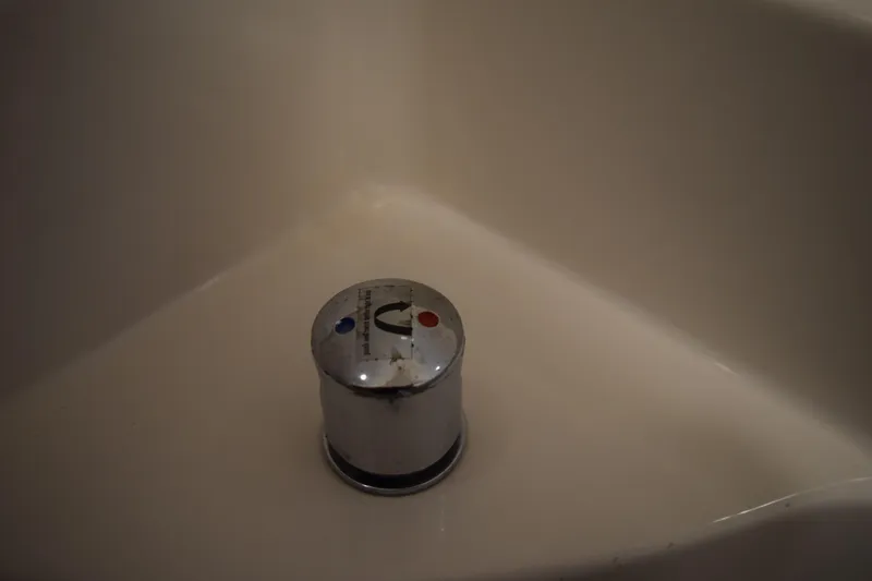 Slide: The Image of Chrome faucet handle in a Regal 26 XO boat, 2021 model. - 151