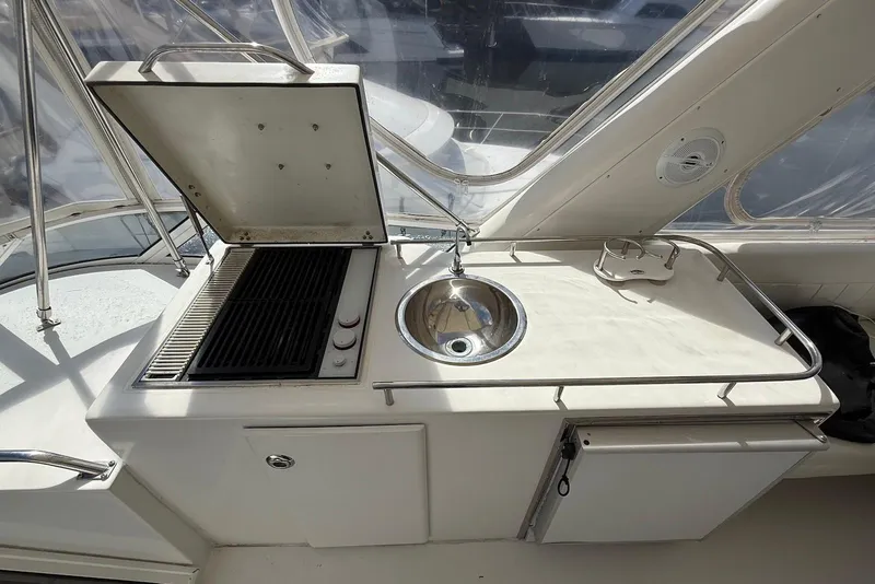Slide: The Image of Outdoor kitchen on 2004 Navigator 4800 yacht with grill and sink. - 13