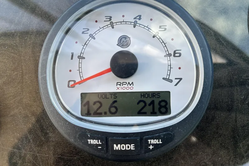 Slide: The Image of Gauge display on 2003 Cruisers Yachts 2870 Express showing 12.6 volts and 218 hours. - 28