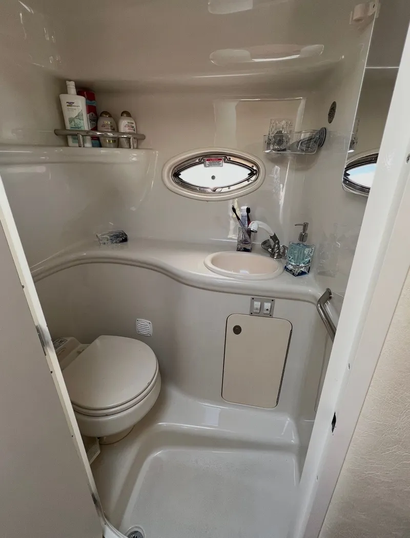 Slide: The Image of Interior view of 2006 Sea Ray 290 Amberjack bathroom. - 23