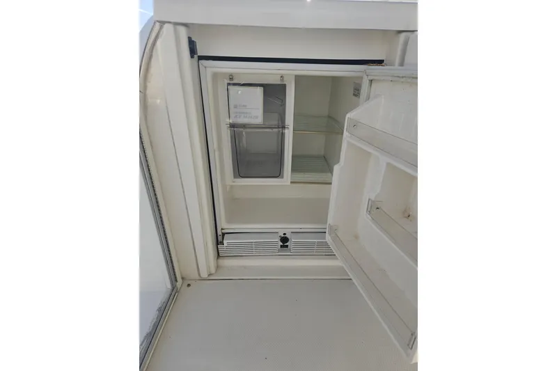 Slide: The Image of 2000 Cruisers Yachts 4450 Express Motoryacht interior seating with white upholstery. - 12