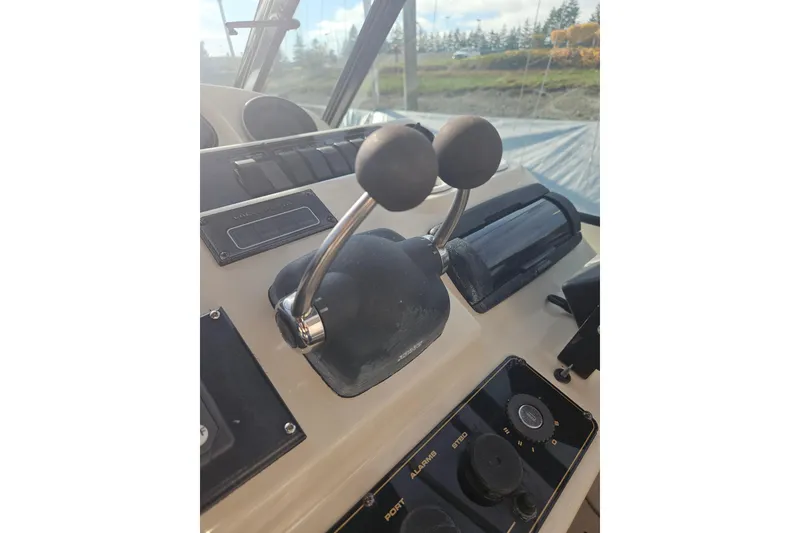 Slide: The Image of Cockpit of 2000 Cruisers Yachts 4450 Express Motoryacht with steering wheel and control panels. - 17