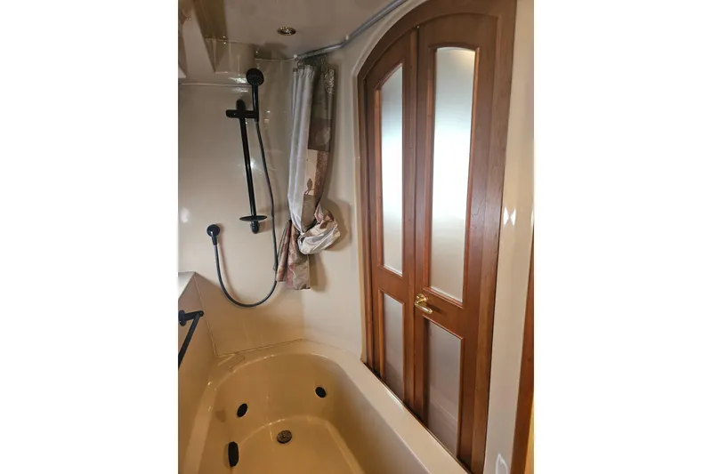 Slide: The Image of Interior of 2000 Cruisers Yachts 4450 Express Motoryacht with built-in TV and porthole window. - 40