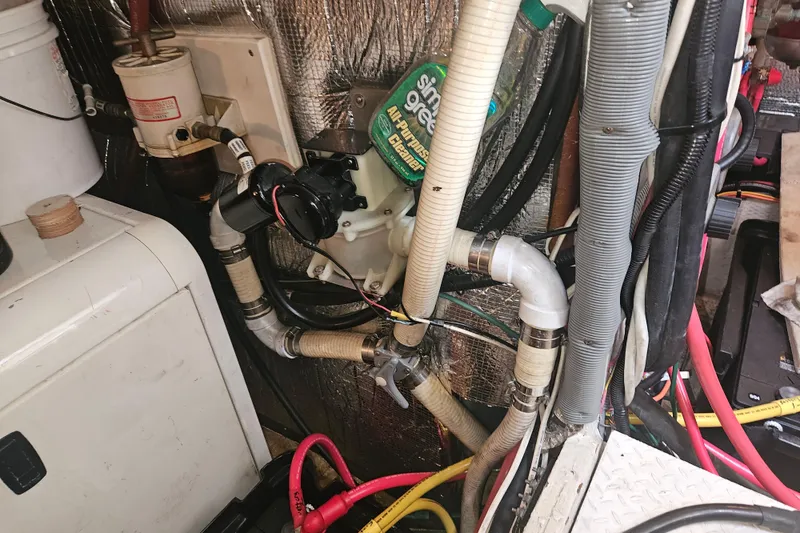 Slide: The Image of Engine of 2000 Cruisers Yachts 4450 Express Motoryacht, detailed view. - 56