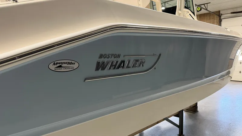 Slide: The Image of Boston Whaler 280 Dauntless 2026 - 106