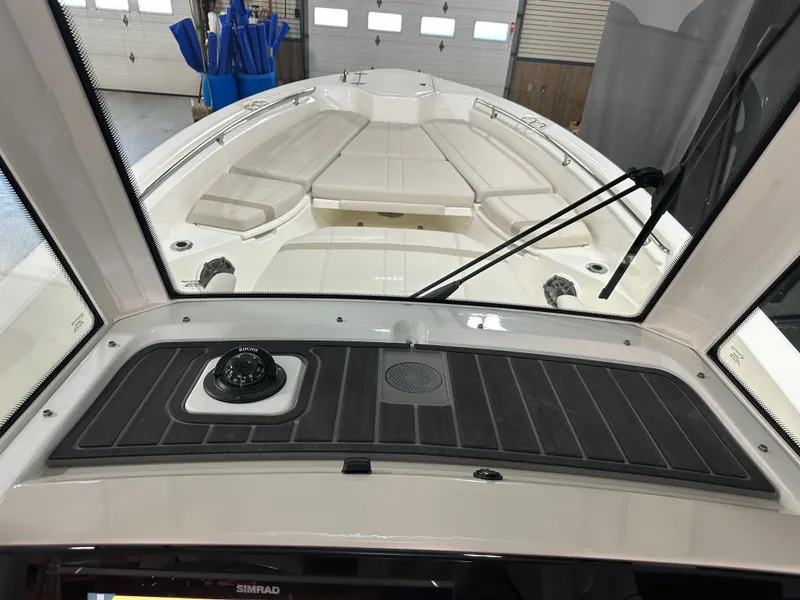 Slide: The Image of Boston Whaler 280 Dauntless 2026 - 49