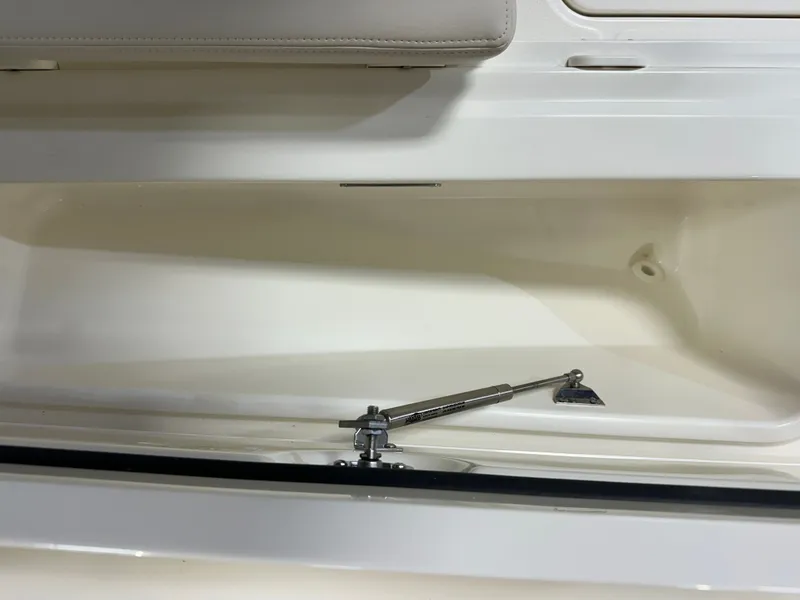 Slide: The Image of Boston Whaler 280 Dauntless 2026 - 102