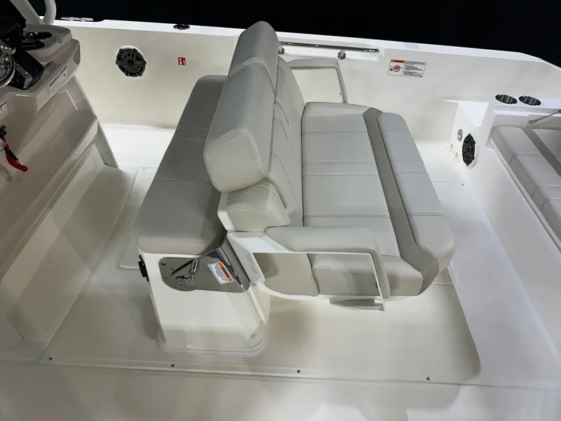 Slide: The Image of Boston Whaler 280 Dauntless 2026 - 40