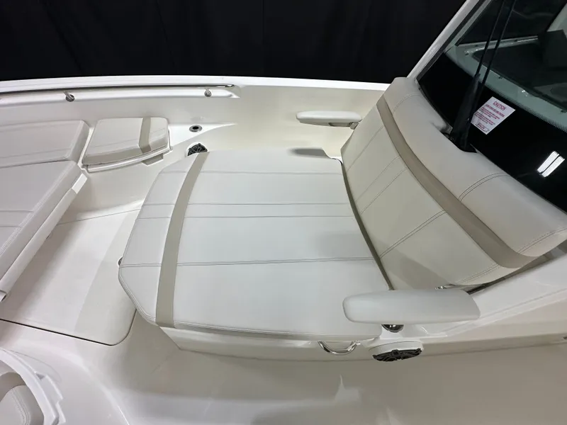 Slide: The Image of Boston Whaler 280 Dauntless 2026 - 74