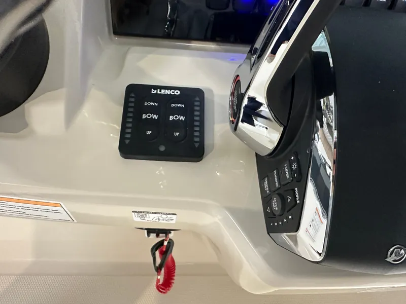 Slide: The Image of Boston Whaler 280 Dauntless 2026 - 59