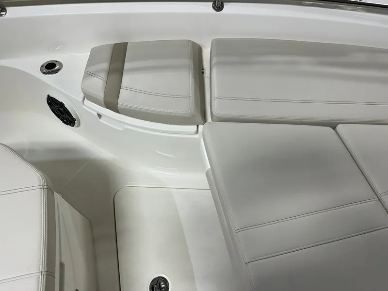 Slide: The Image of Boston Whaler 280 Dauntless 2026 - 83