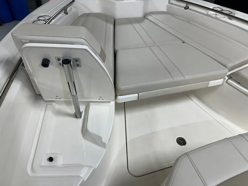 Slide: The Image of Boston Whaler 280 Dauntless 2026 - 85