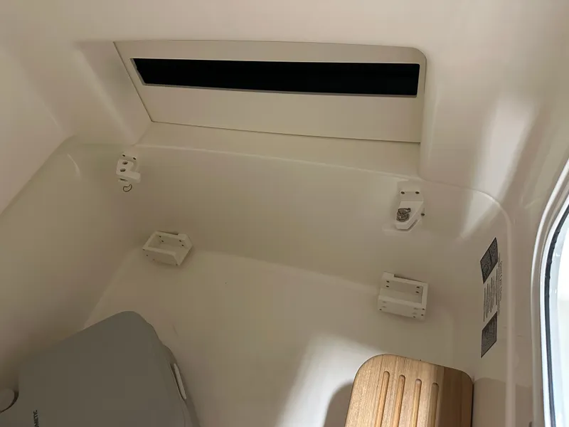 Slide: The Image of Boston Whaler 280 Dauntless 2026 - 70