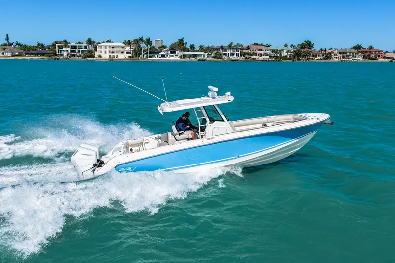 Slide: The Image of Boston Whaler 330 Outrage 2026 - 17