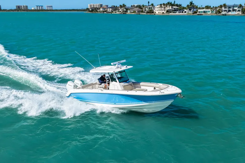 Slide: The Image of Boston Whaler 330 Outrage 2026 - 18