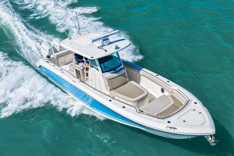 Slide: The Image of Boston Whaler 330 Outrage 2026 - 19