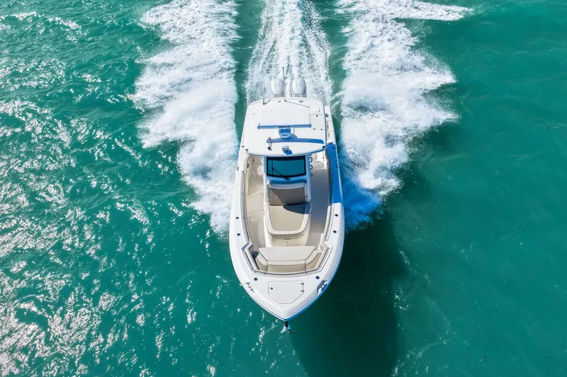 Slide: The Image of Boston Whaler 330 Outrage 2026 - 21