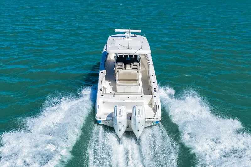 Slide: The Image of Boston Whaler 330 Outrage 2026 - 29