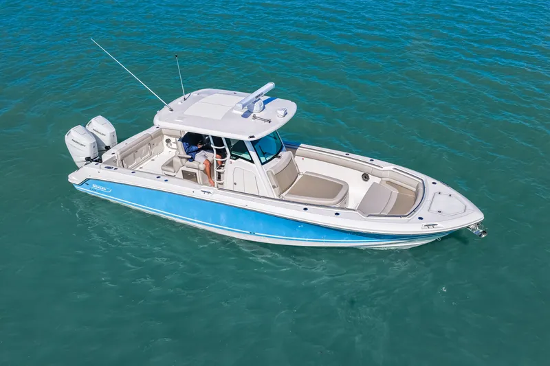 Slide: The Image of Boston Whaler 330 Outrage 2026 - 3