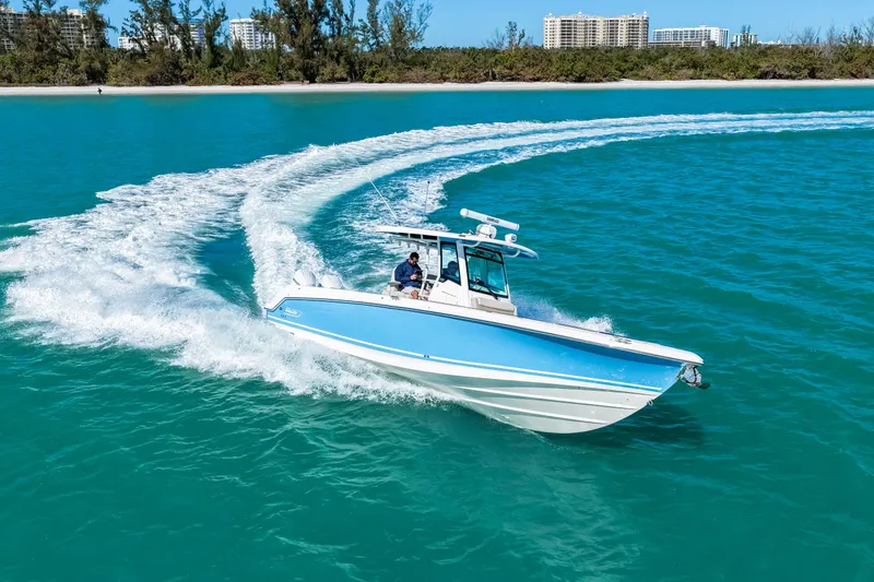 Slide: The Image of Boston Whaler 330 Outrage 2026 - 37