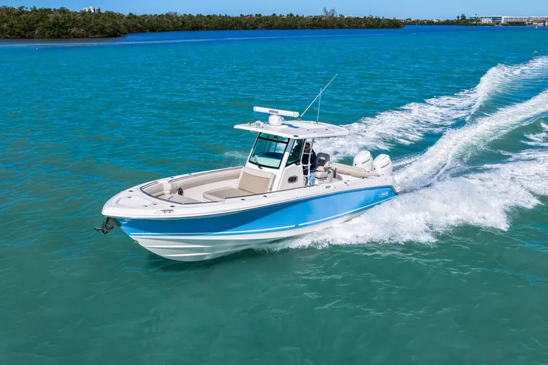Slide: The Image of Boston Whaler 330 Outrage 2026 - 47