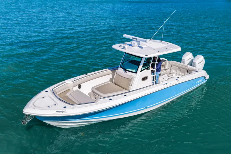 Slide: The Image of Boston Whaler 330 Outrage 2026 - 50