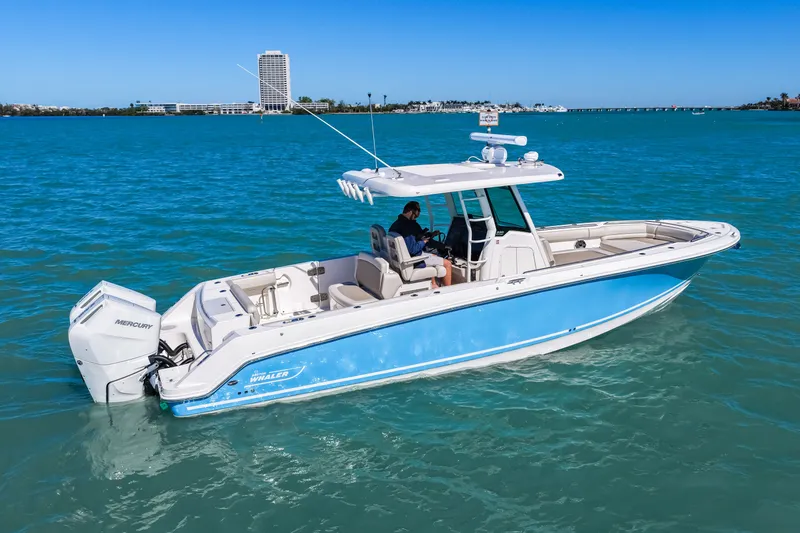 Slide: The Image of Boston Whaler 330 Outrage 2026 - 6
