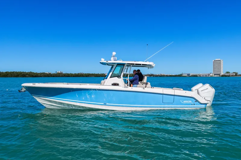Slide: The Image of Boston Whaler 330 Outrage 2026 - 7