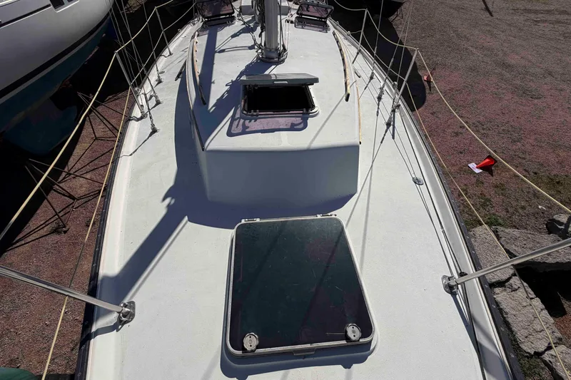 Slide: The Image of 1983 Hinterhoeller Niagara 35 sailboat deck with open hatch and rigging. - 15