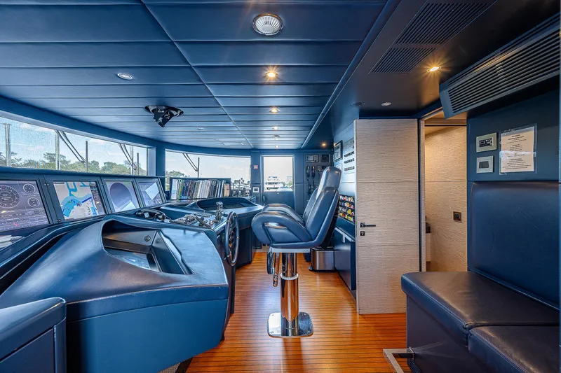 Slide: The Image of Benetti 132 COFINA - Pilothouse - 33