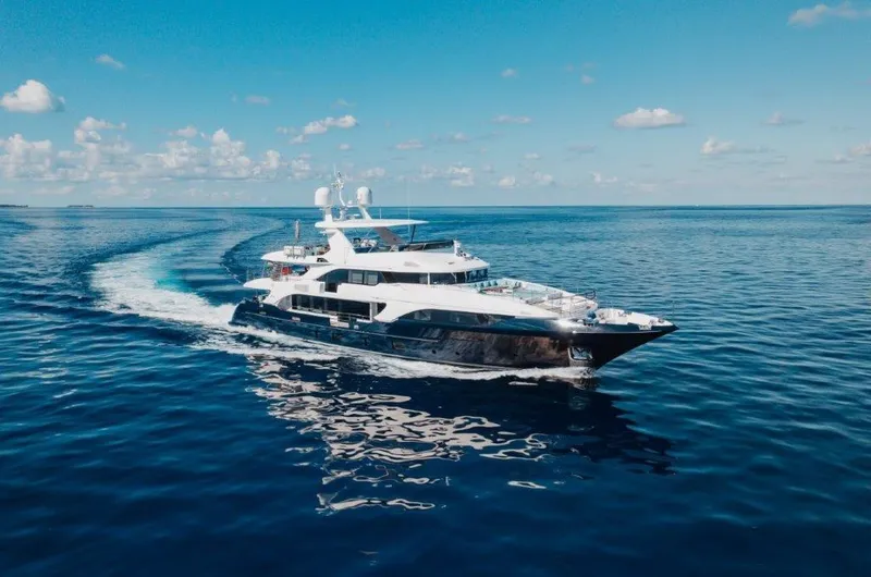 Slide: The Image of Benetti 132 COFINA - Profile - 44