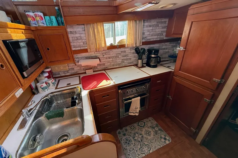 Slide: The Image of Grand Banks 49 Motor Yacht - 22