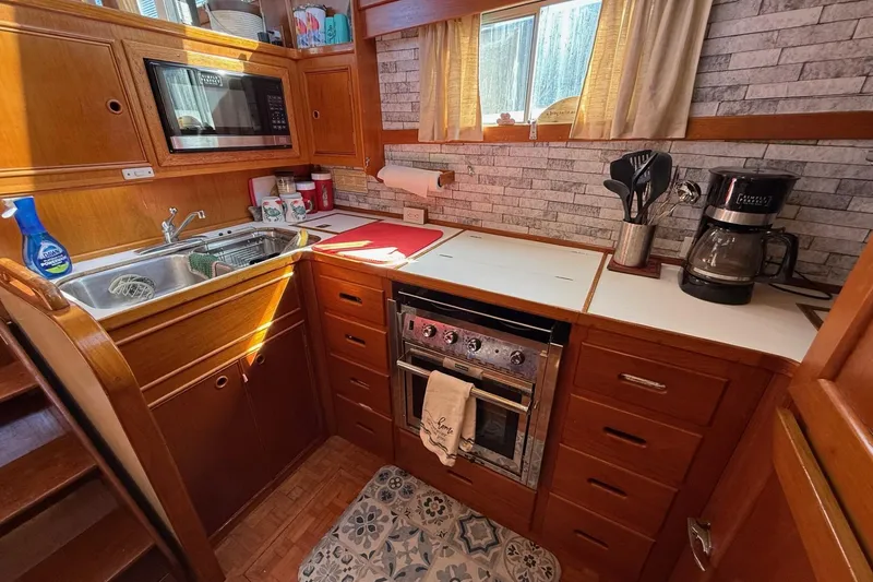 Slide: The Image of Grand Banks 49 Motor Yacht - 23