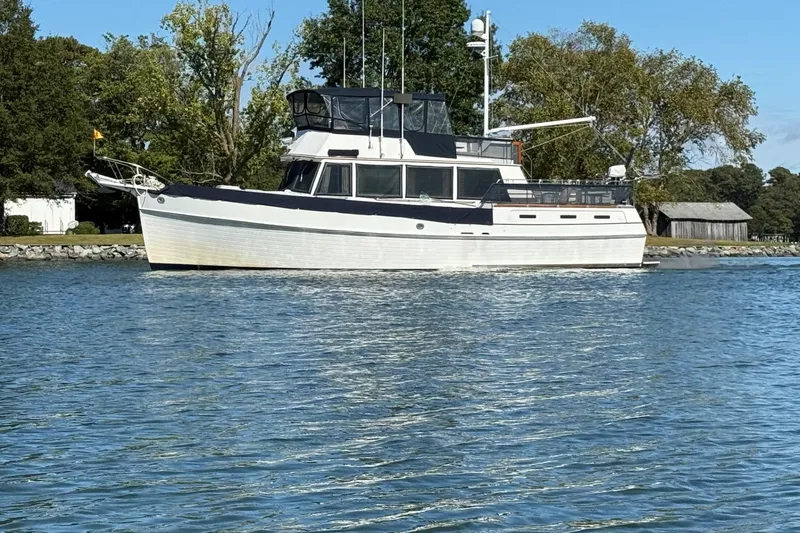 Slide: The Image of Grand Banks 49 Motor Yacht - 3