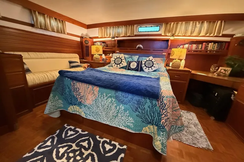 Slide: The Image of Grand Banks 49 Motor Yacht - 30