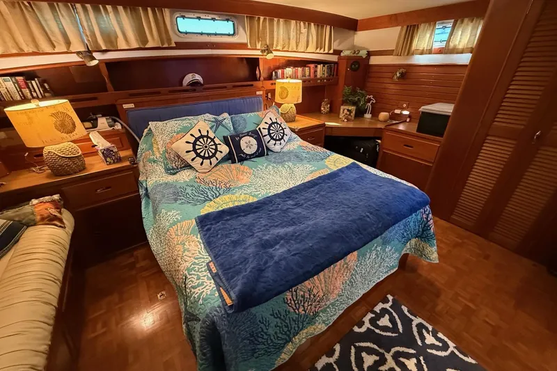 Slide: The Image of Grand Banks 49 Motor Yacht - 31