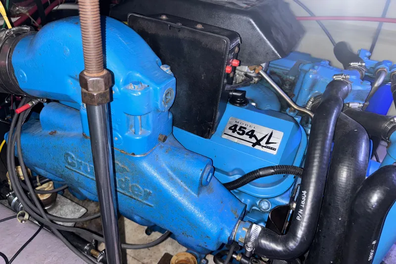 Slide: The Image of Engine of a 1993 Carver 350 Voyager, featuring a Crusader 454XL model. - 42