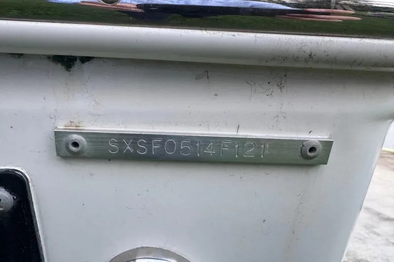 Slide: The Image of 2021 Sea Hunt Gamefish 25 hull identification number plate, displaying "SXSF0514F121". - 10