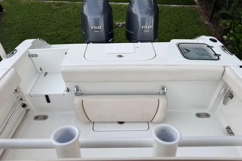 Slide: The Image of 2021 Sea Hunt Gamefish 25 boat interior with dual Yamaha 150 engines. - 15
