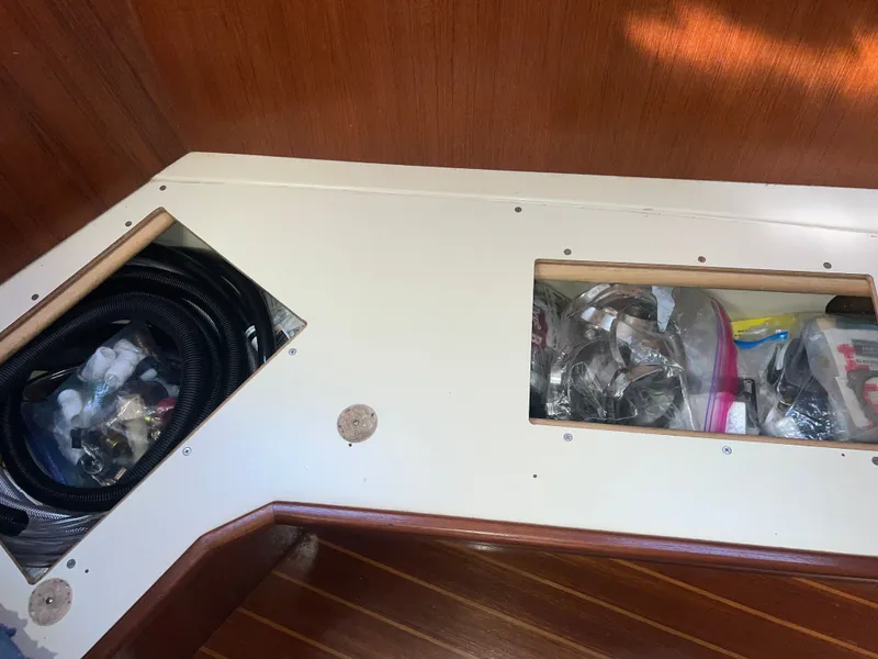 Slide: The Image of Hunter Passage 42 1993 - 84