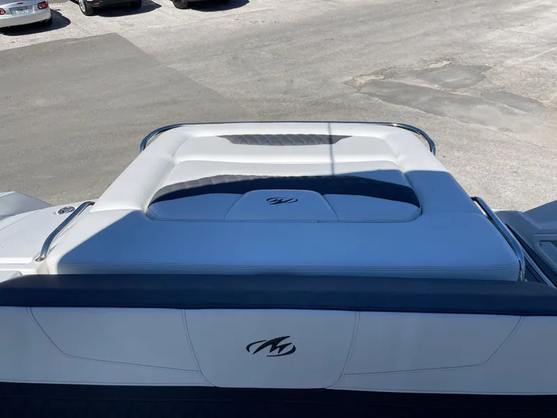 Slide: The Image of Monterey 328SS Super Sport 2019 - 13