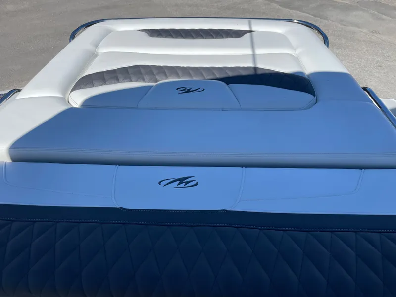 Slide: The Image of Monterey 328SS Super Sport 2019 - 14