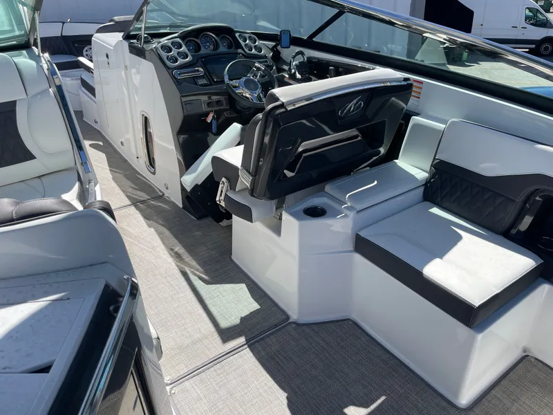 Slide: The Image of Monterey 328SS Super Sport 2019 - 18
