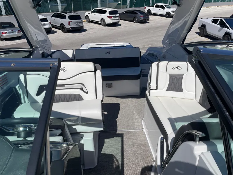Slide: The Image of Monterey 328SS Super Sport 2019 - 21