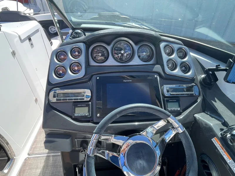 Slide: The Image of Monterey 328SS Super Sport 2019 - 27