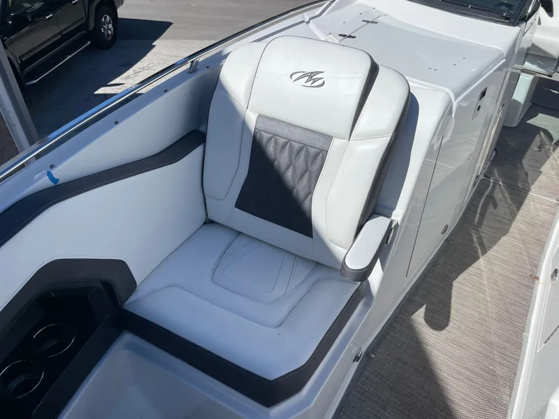 Slide: The Image of Monterey 328SS Super Sport 2019 - 43