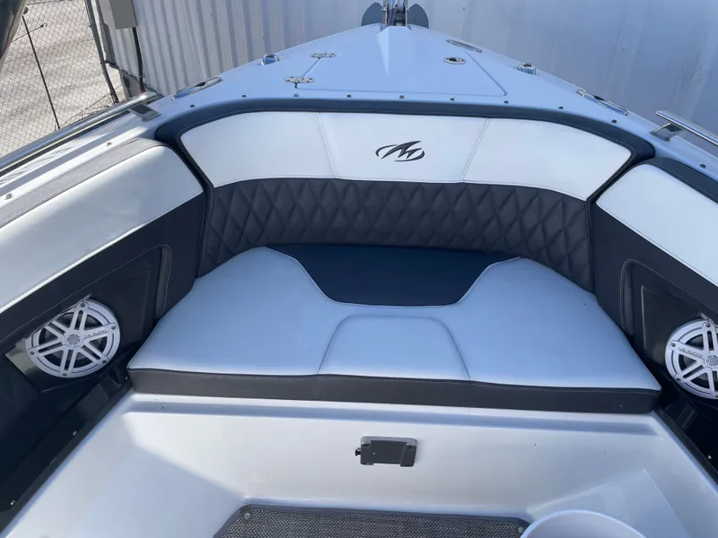 Slide: The Image of Monterey 328SS Super Sport 2019 - 45