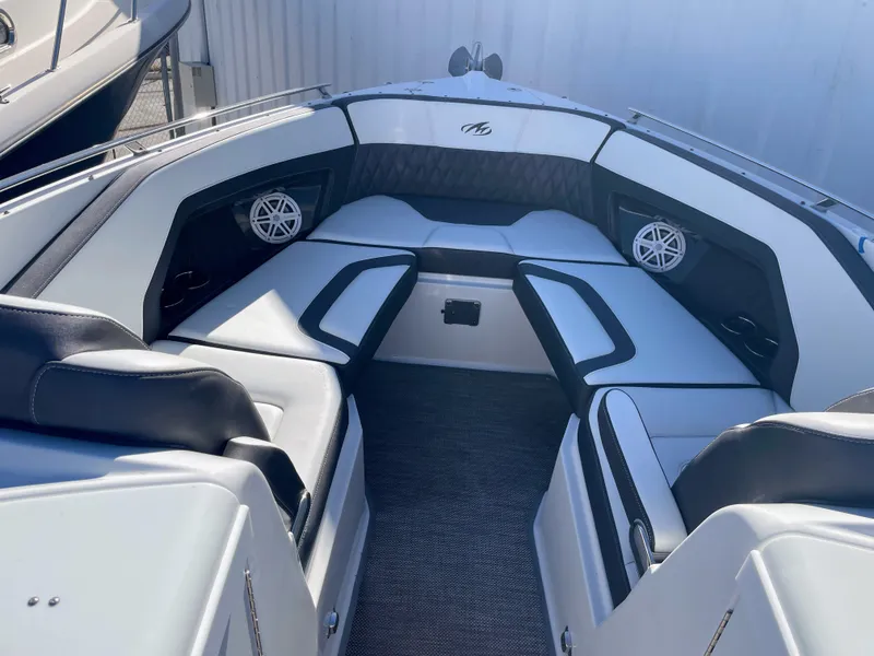 Slide: The Image of Monterey 328SS Super Sport 2019 - 50