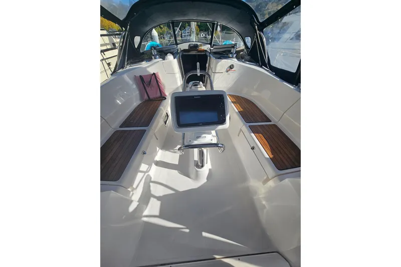 Slide: The Image of EFOY control panel on 2013 Marlow-Hunter 50 aft cabin, displaying automatic standby mode. - 55