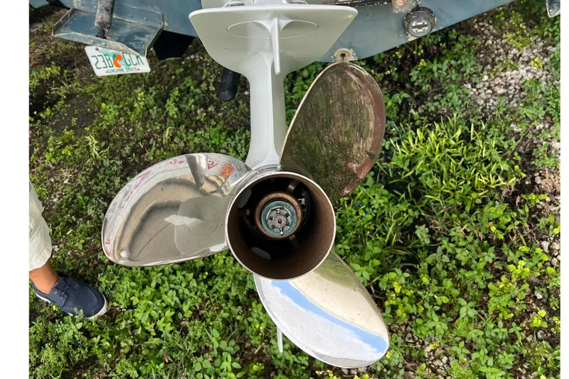 Slide: The Image of Key West 2300 Center Console 2001 - 17